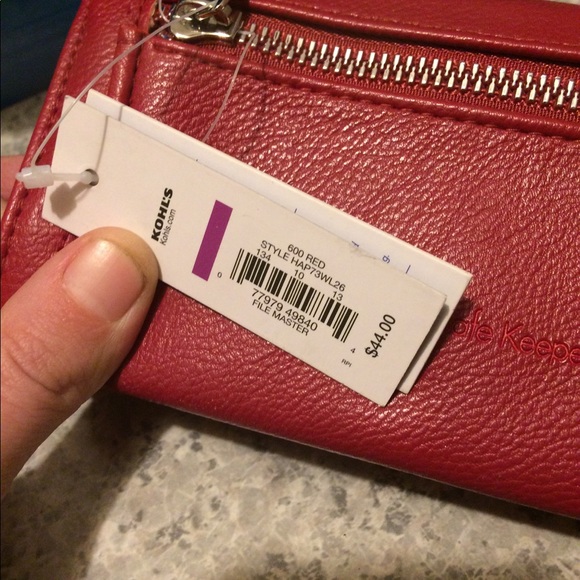 👀🎀BRAND NEW KOHL'S RED REAL LEATHER WALLET👀🎀 - Picture 4 of 4
